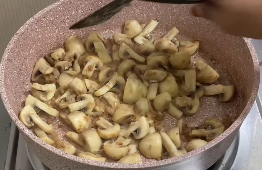 Butter Garlic Mushroom Masala